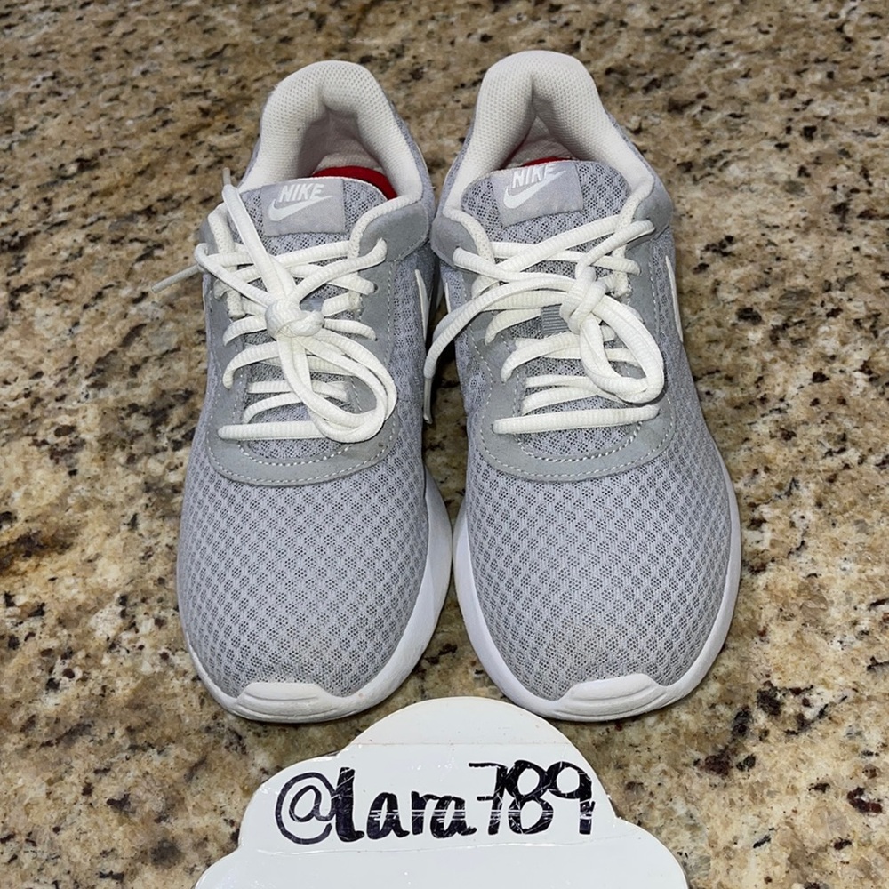 Nike Tanjun